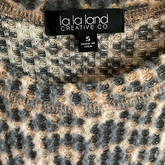 La La Land Top Crop Knit Pullover Crew Neck Black Tan Leopard Ruffled Hem Small - Picture 3 of 9